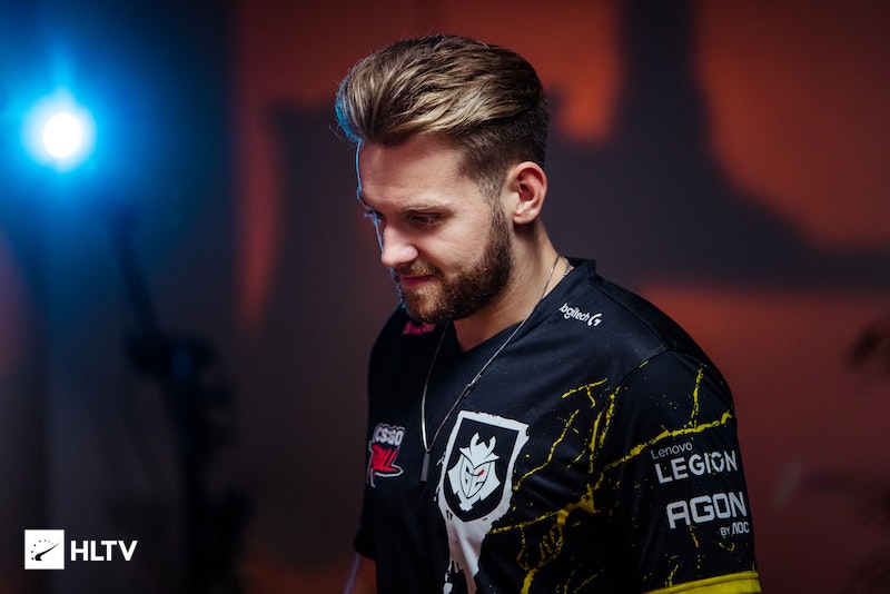 LPL 明天的首发阵容： Assum 对阵 Photic ， Angel 对阵 ZIKA 在 SOLO 比赛中