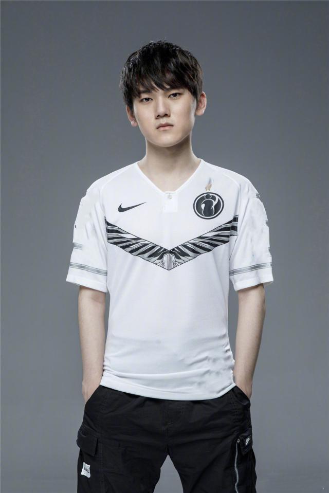 HLE官方：辅助Vsta和打野OnFleek确诊新冠